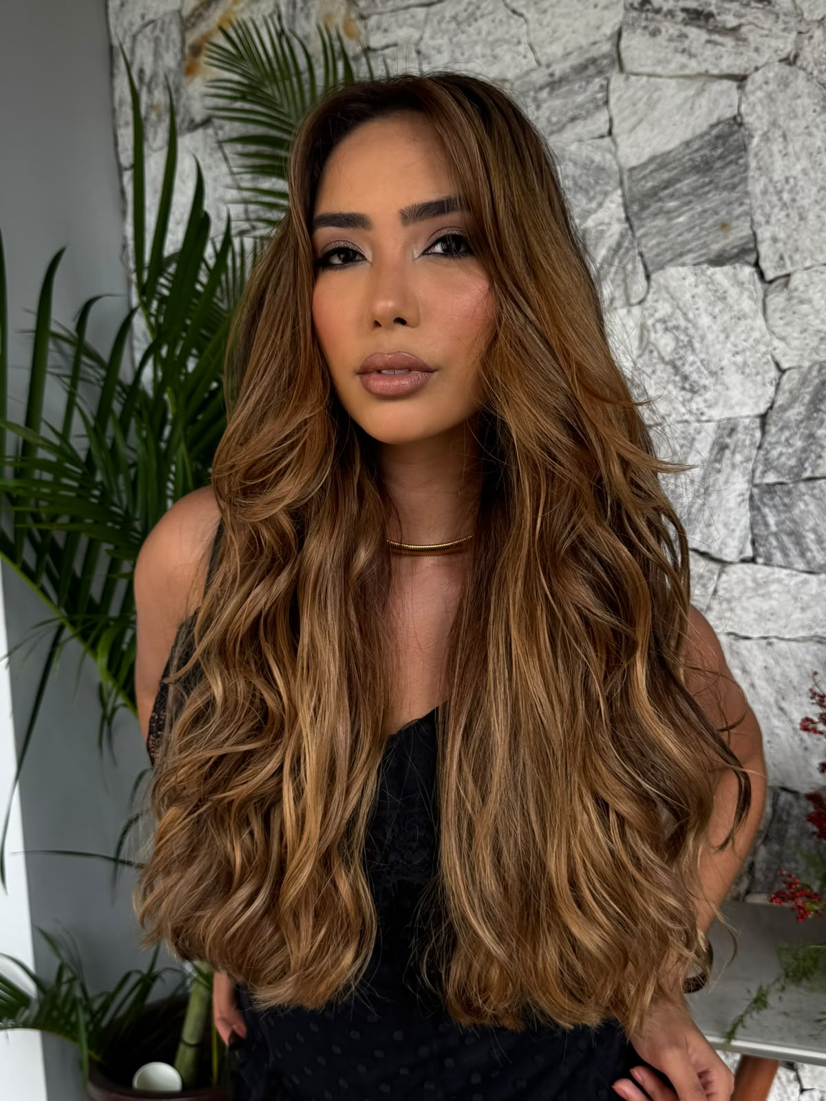 Cabelo longo com iluminação caramelo